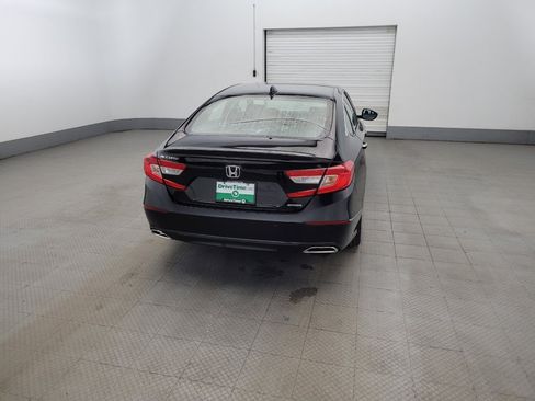 Used 2018 Honda Accord Touring image 7