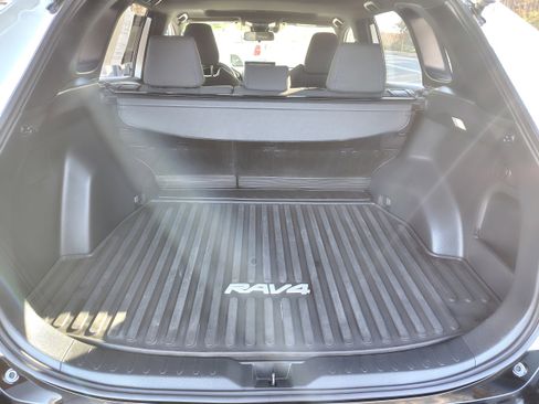 Used 2022 Toyota RAV4 SE image 8