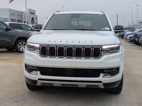 Certified 2024 Jeep Wagoneer L Series II w/ Flexible Seating Group image 8