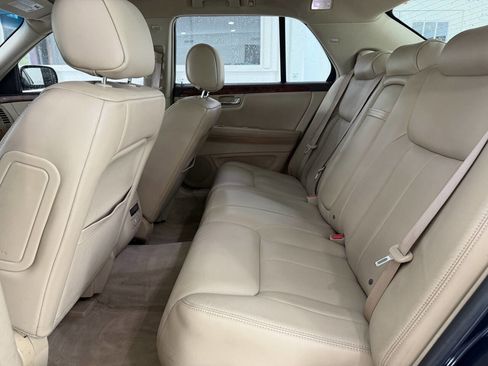 Used 2007 Cadillac DTS Luxury I w/ Trunk Convenience Package FWD image 19