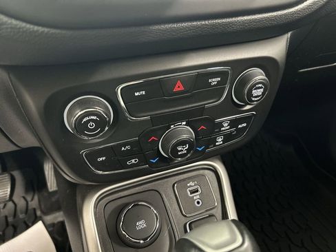 Used 2019 Jeep Compass Latitude w/ Popular Equipment Group AWD/4WD image 16