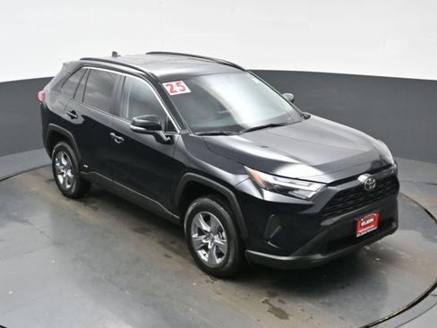 Used 2025 Toyota RAV4 XLE w/ Convenience Package image 35