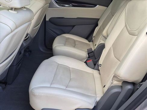 Used 2023 Cadillac XT6 Premium Luxury FWD image 16