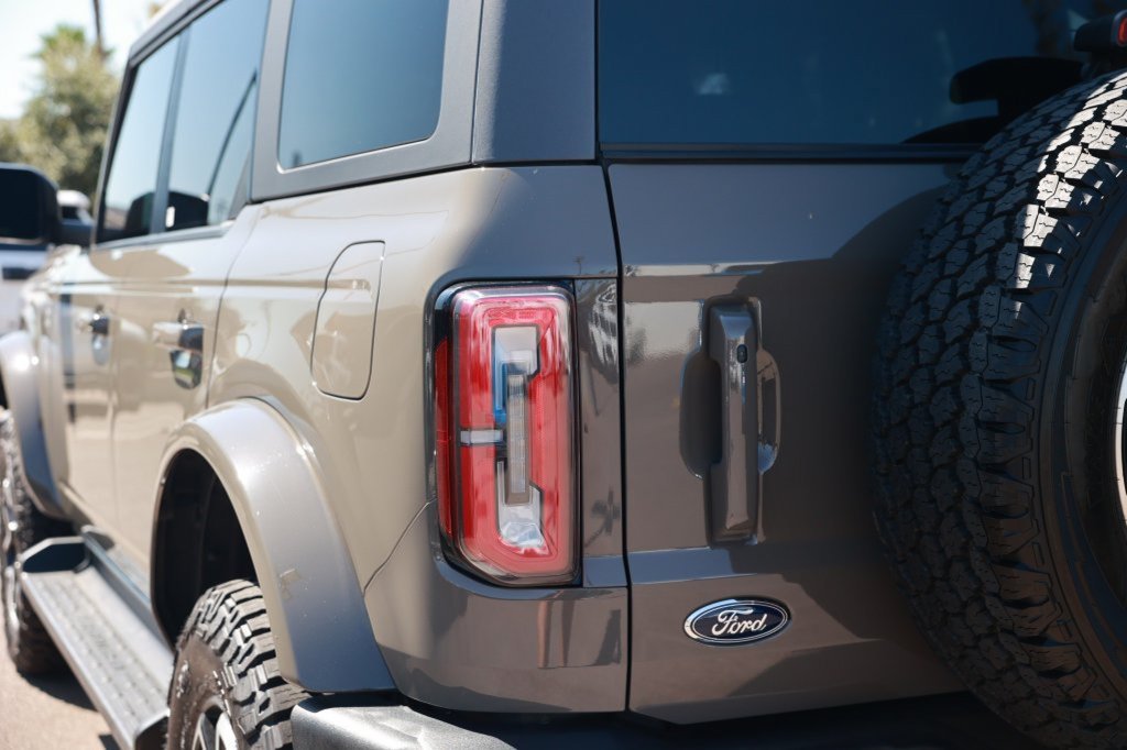 Used 2025 Ford Bronco Outer Banks AWD/4WD image 16