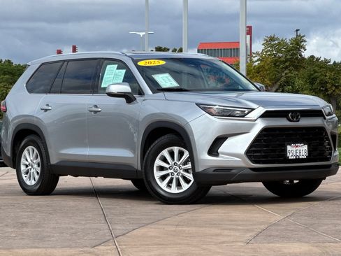Certified 2025 Toyota Grand Highlander FWD image 2