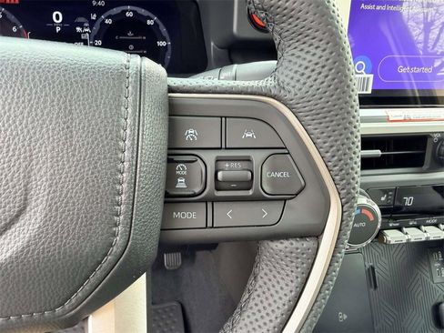 Used 2025 Toyota Tacoma TRD Off-Road image 7