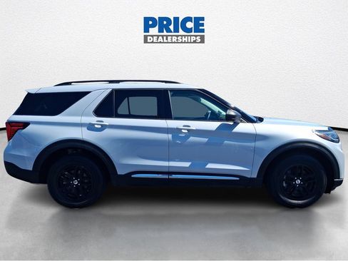 Used 2025 Ford Explorer Active AWD/4WD image 5