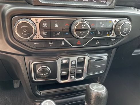 Used 2021 Jeep Wrangler Unlimited Sport AWD/4WD image 31