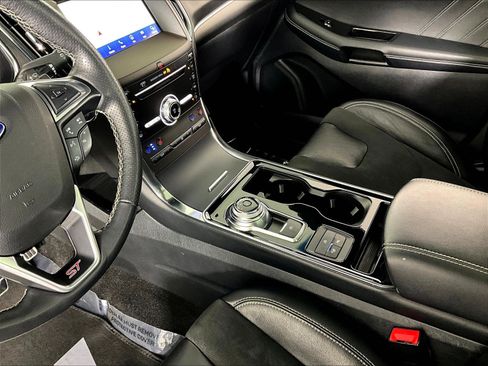 Used 2019 Ford Edge ST w/ Equipment Group 401A AWD/4WD image 18