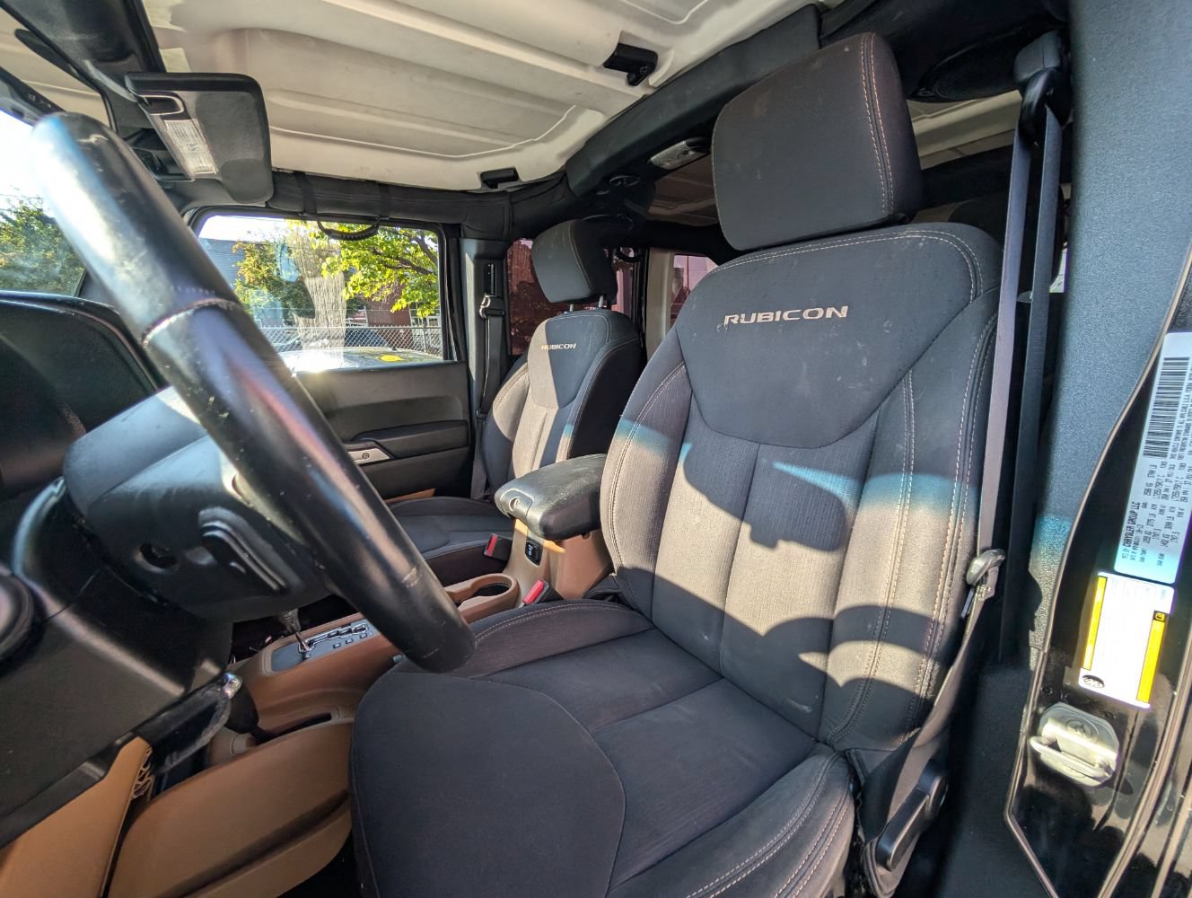 Used 2014 Jeep Wrangler Unlimited Rubicon w/ Connectivity Group AWD/4WD image 15