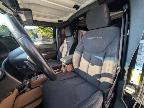 Used 2014 Jeep Wrangler Unlimited Rubicon w/ Connectivity Group image 15