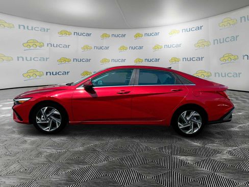 Used 2025 Hyundai Elantra Limited image 4