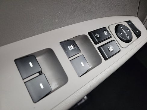 Used 2020 Hyundai Elantra SE FWD image 27
