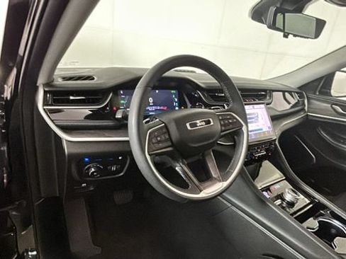 Used 2023 Jeep Grand Cherokee 4WD 4xe w/ Luxury Tech Group II image 13