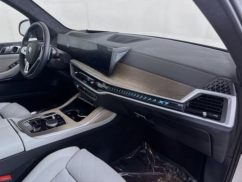 Used 2024 BMW X7 xDrive40i w/ Parking Assistance Package image 31