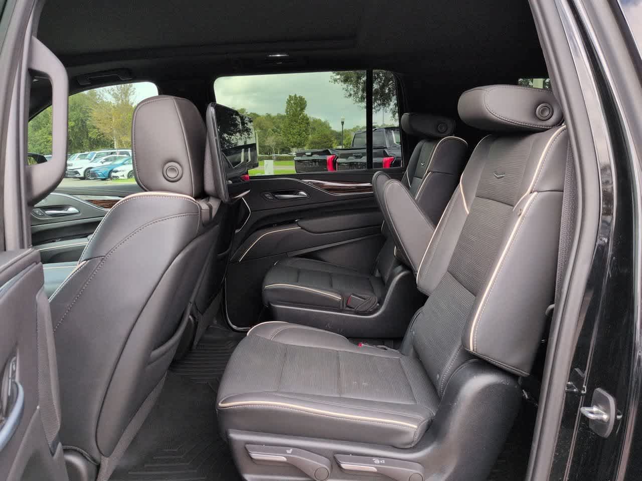 Used 2023 Cadillac Escalade ESV Premium Luxury w/ Performance Package RWD image 14