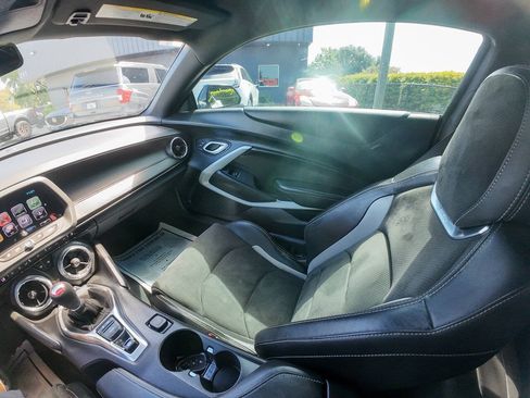 Used 2018 Chevrolet Camaro SS RWD image 19