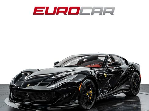 Used 2020 Ferrari 812 Superfast RWD image 1