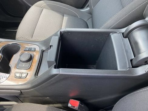 Certified 2023 GMC Acadia SLE w/ Driver Convenience Package FWD image 15
