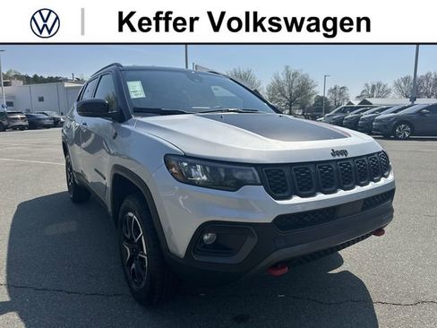 Used 2024 Jeep Compass Trailhawk AWD/4WD image 7