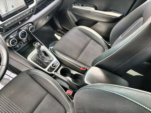 Used 2024 Hyundai Venue Limited FWD image 21