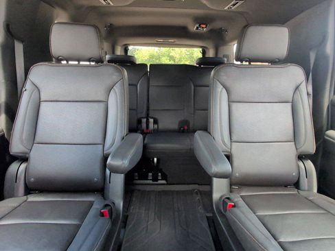 Certified 2023 Chevrolet Suburban High Country RWD image 33