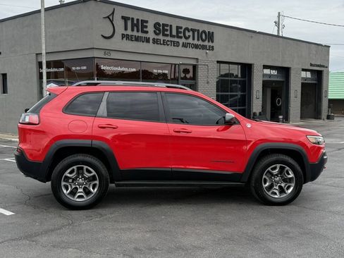 Used 2019 Jeep Cherokee Trailhawk w/ Comfort/Convenience Group AWD/4WD image 20