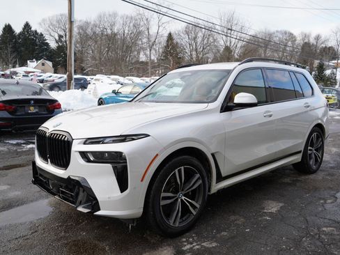 Used 2025 BMW X7 xDrive40i w/ M Sport Package image 12