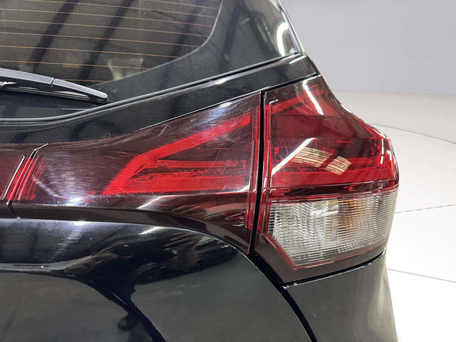 Used 2021 Nissan Kicks SV FWD image 12