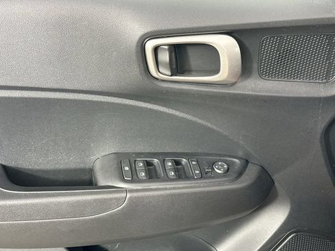 Used 2024 Hyundai Venue SE FWD image 22