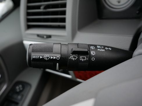 Used 2009 Chrysler Town & Country Touring w/ Heated Seat Group image 27