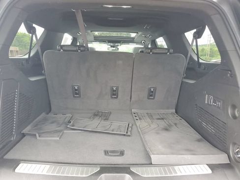 Certified 2024 Chevrolet Suburban Z71 w/ Luxury Package AWD/4WD image 6