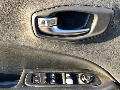 Used 2019 Jeep Compass Sport image 16