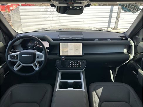Used 2025 Land Rover Defender 90 S image 14