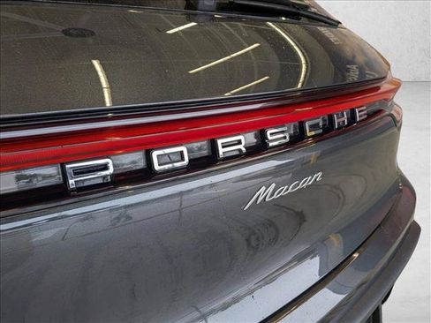 Used 2025 Porsche Macan AWD/4WD image 29