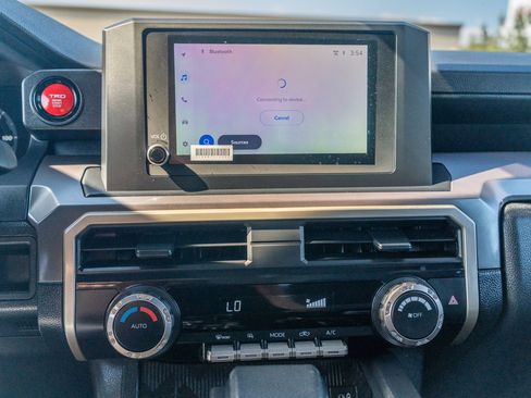 Certified 2025 Toyota Tacoma TRD Off-Road AWD/4WD image 26
