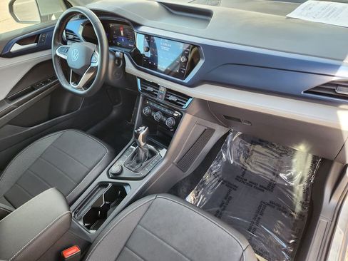 Certified 2024 Volkswagen Taos SE image 14