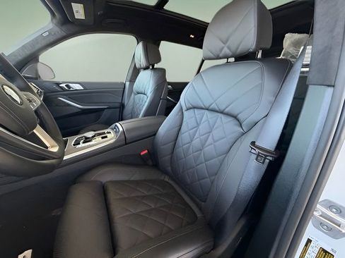 Used 2026 BMW X7 xDrive40i w/ Premium Package image 16