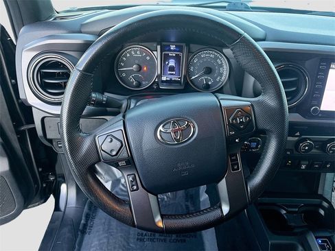 Used 2020 Toyota Tacoma TRD Sport w/ Technology Package image 11
