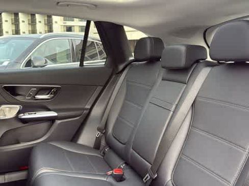 Used 2025 Mercedes-Benz GLC 350e 4MATIC image 29