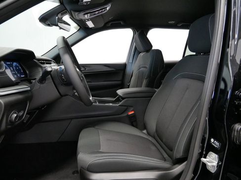 New 2025 Jeep Grand Cherokee Laredo w/ Luxury Tech Group I image 3