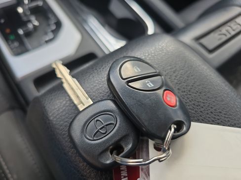 Used 2017 Toyota Tundra SR5 image 32