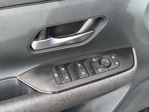 Used 2025 Nissan Kicks SV w/ Illumination Package FWD image 27