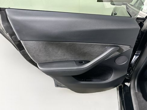 Used 2022 Tesla Model Y Long Range AWD/4WD image 26