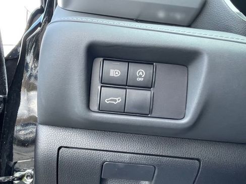 Used 2023 Toyota Highlander XLE AWD/4WD image 23