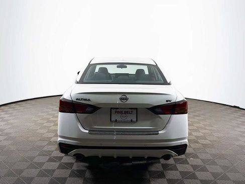 Certified 2023 Nissan Altima 2.5 SV w/ SV Premium Package FWD image 5