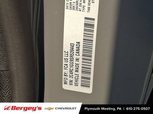 Used 2025 Chrysler Pacifica Limited FWD image 31