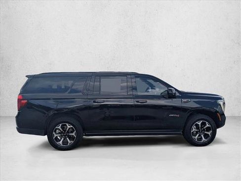 Used 2025 GMC Yukon XL AT4 w/ AT4 Premium Plus Package AWD/4WD image 4