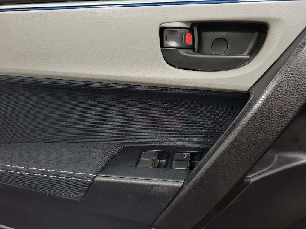 Used 2015 Toyota Corolla LE FWD image 28