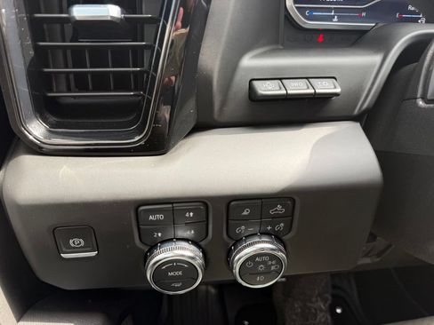 Used 2024 GMC Sierra 2500 AT4X AWD/4WD image 16